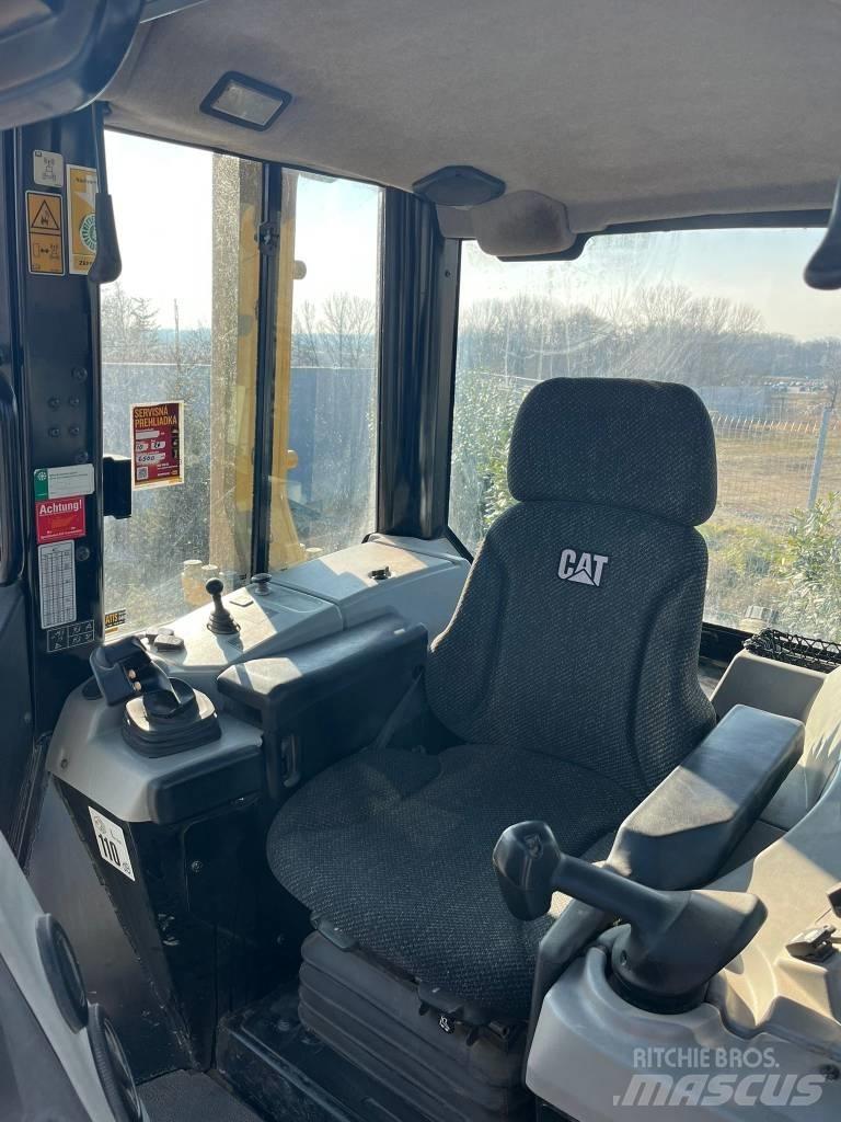 CAT D 6 N XL Bulldozer på larvebånd