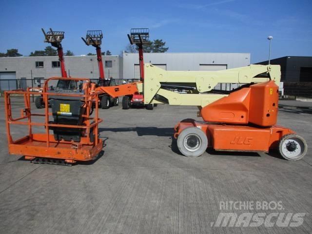 JLG E400 AJP (817) Kompakte selvkørende bomlifte
