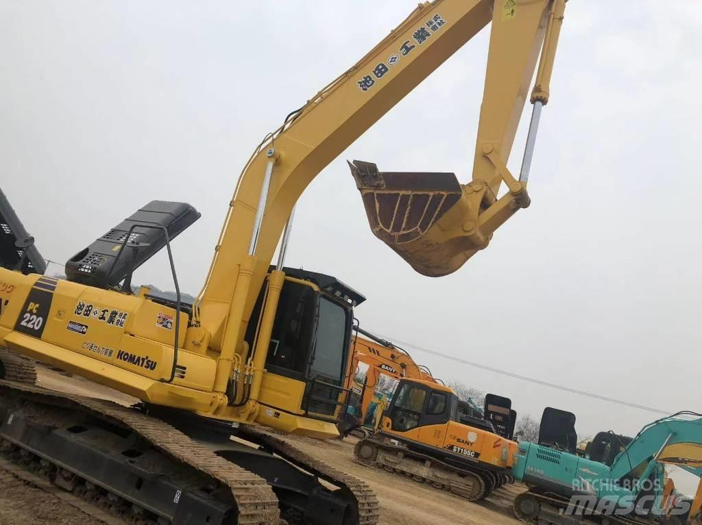 Komatsu 220-8 Gravemaskiner på larvebånd
