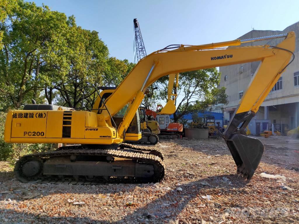 Komatsu PC200-6 Gravemaskiner på larvebånd