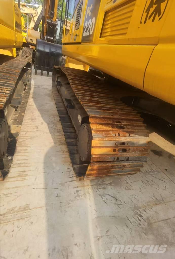 Komatsu PC 220-8 Gravemaskiner på larvebånd