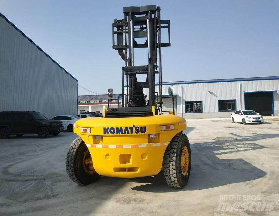 Komatsu FD200 Teleskoplæssere