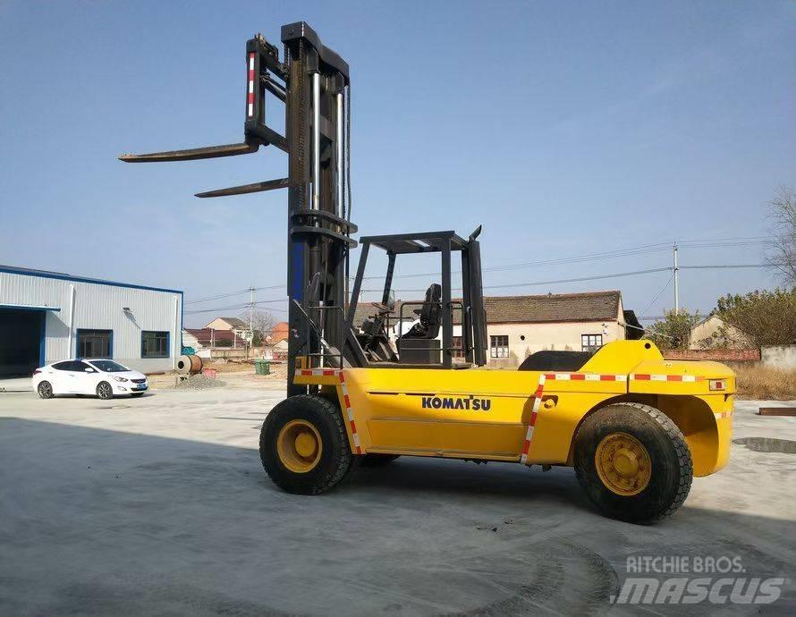 Komatsu FD200 Teleskoplæssere