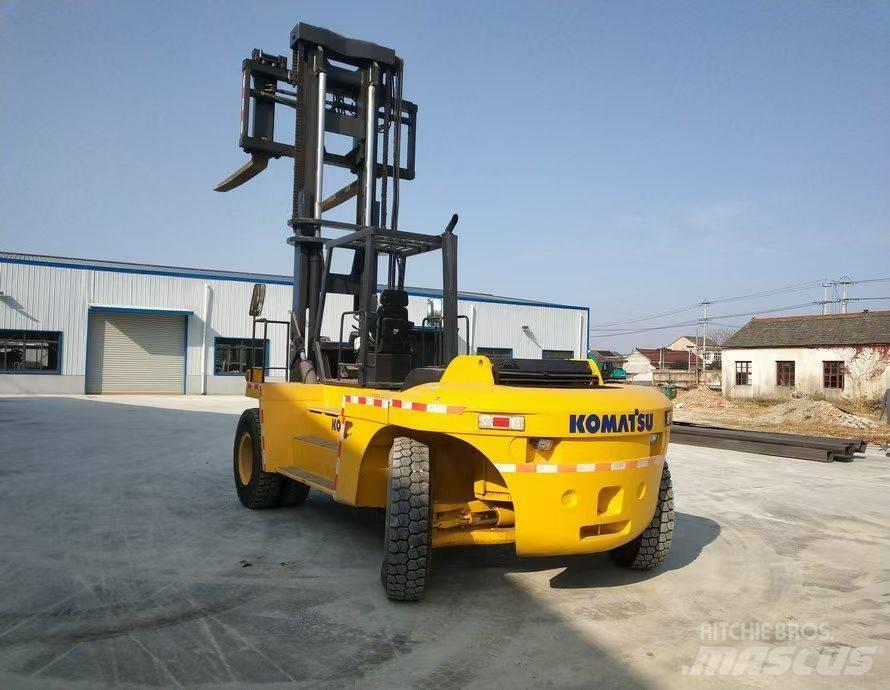 Komatsu FD200 Teleskoplæssere