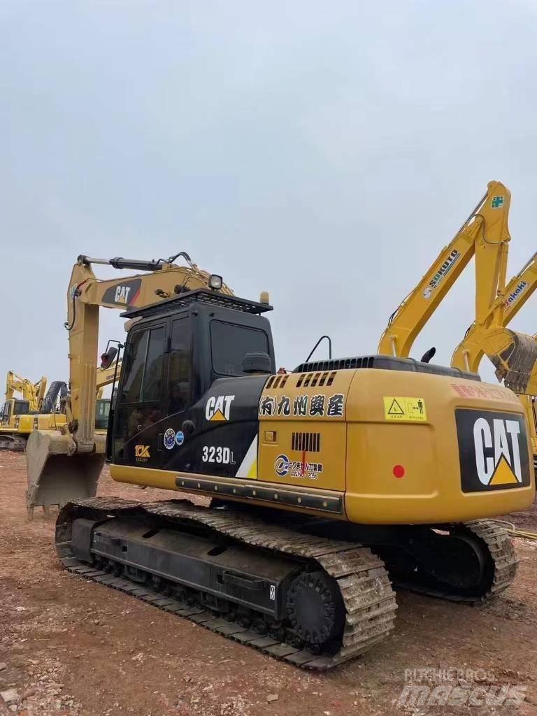 CAT 323 D L Gravemaskiner på larvebånd