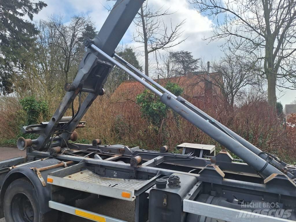 Renault 210 Lastbiler med containerramme / veksellad