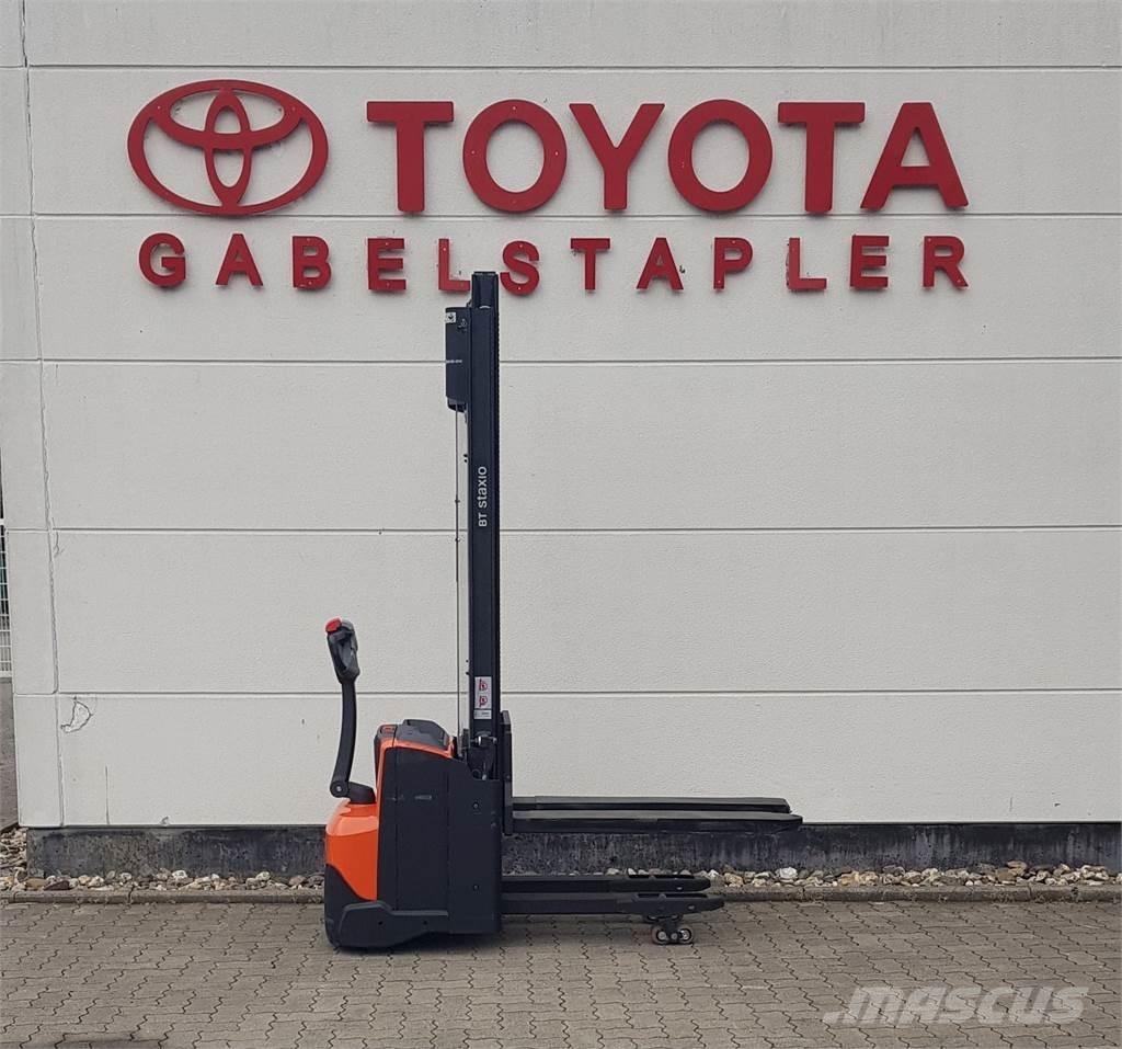Toyota SWE120L Gaffelstabler med gående fører