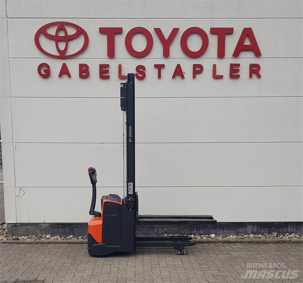 Toyota SWE120L Gaffelstabler med gående fører