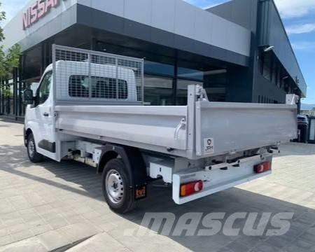 Nissan 3500 Lastbiler med tip