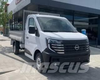 Nissan 3500 Lastbiler med tip