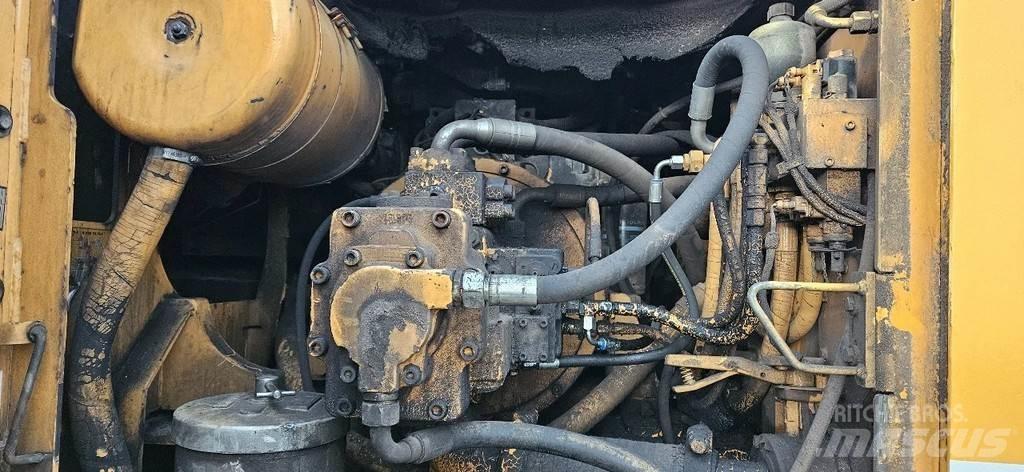 Liebherr R924 Gravemaskiner på larvebånd