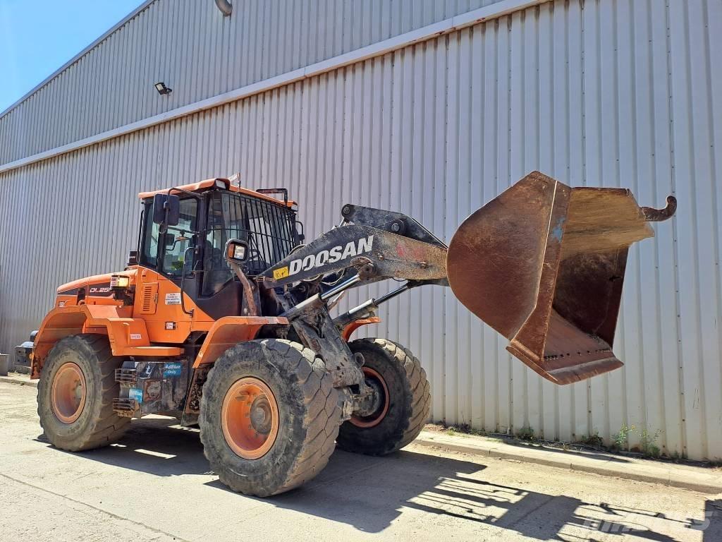 Doosan DL 250 Læssemaskiner på hjul