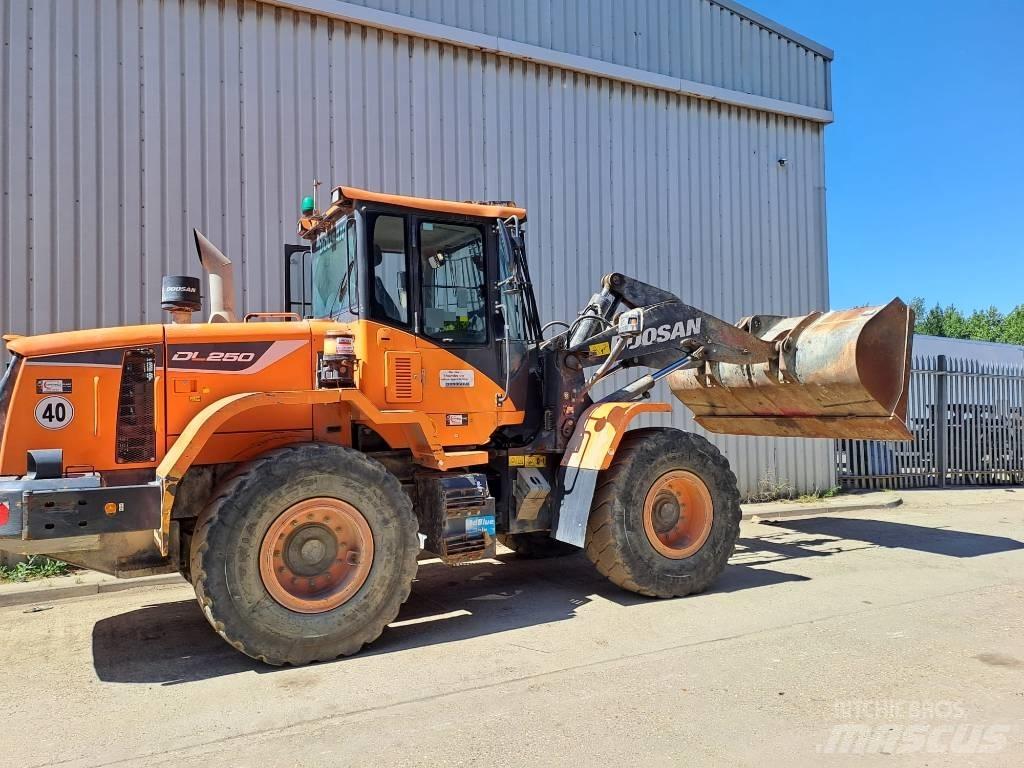 Doosan DL 250 Læssemaskiner på hjul