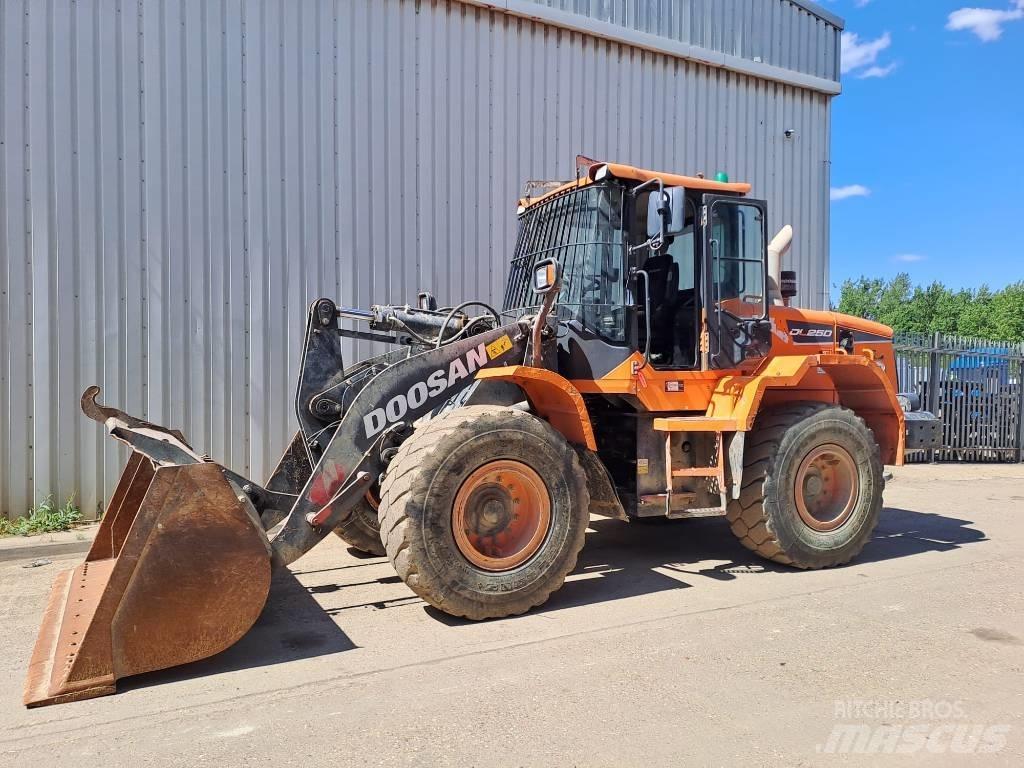 Doosan DL 250 Læssemaskiner på hjul