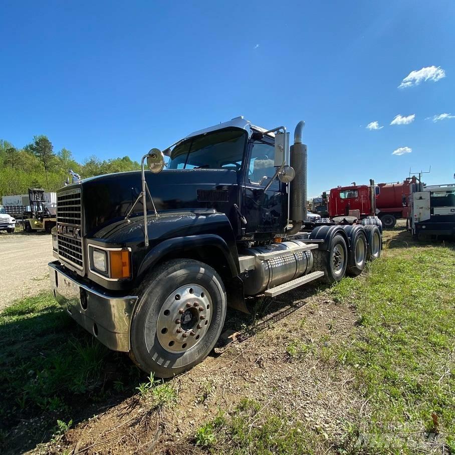 Mack CHN613 Trækkere