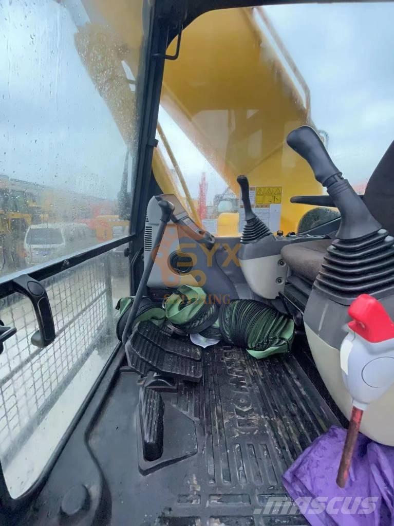 Komatsu PC 220-8 Gravemaskiner på larvebånd