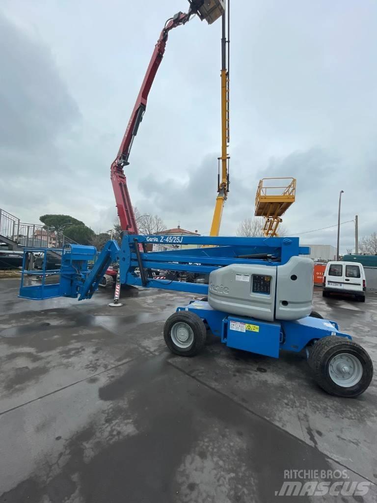 Genie Z 45/25 BI Bomlifte med knækarm