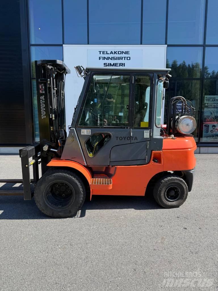 Toyota 02-7 FGF 30 LPG gaffeltrucks