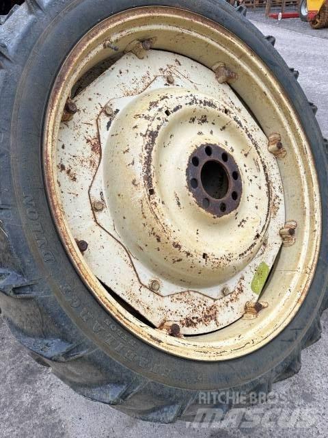 Dunlop 9.5R44 Hjul, Dæk og Fælge