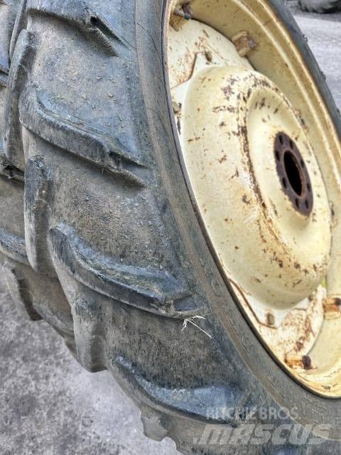 Dunlop 9.5R44 Hjul, Dæk og Fælge