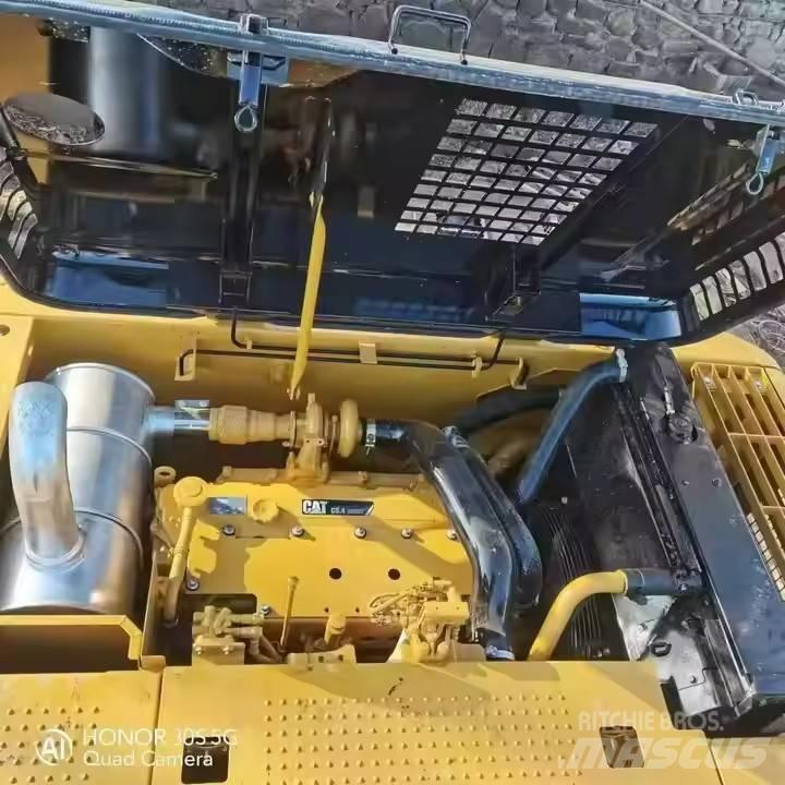 CAT 320D2 Gravemaskiner på larvebånd