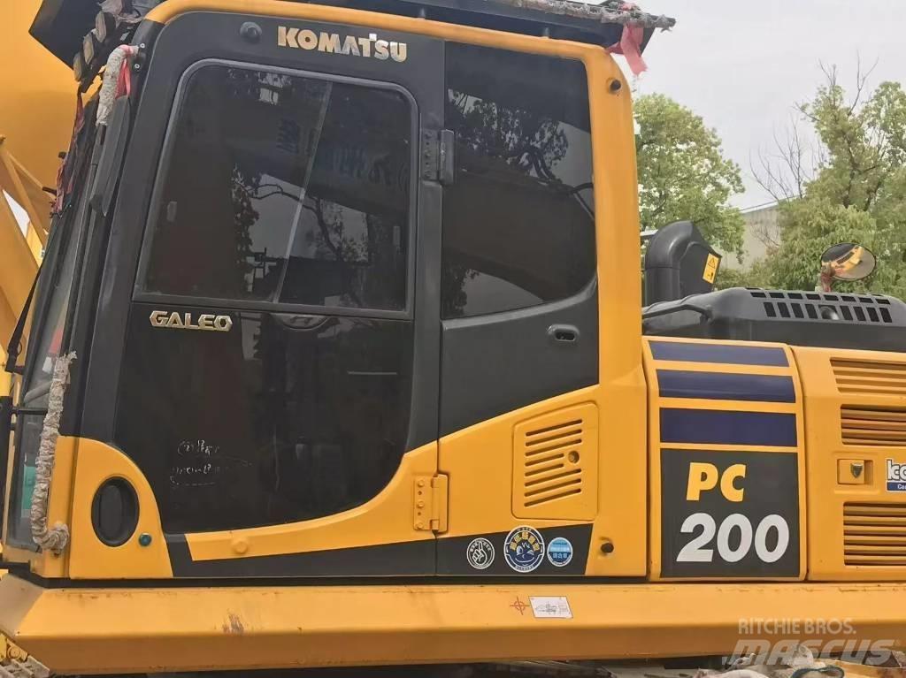 Komatsu PC 200-8 Gravemaskiner på larvebånd