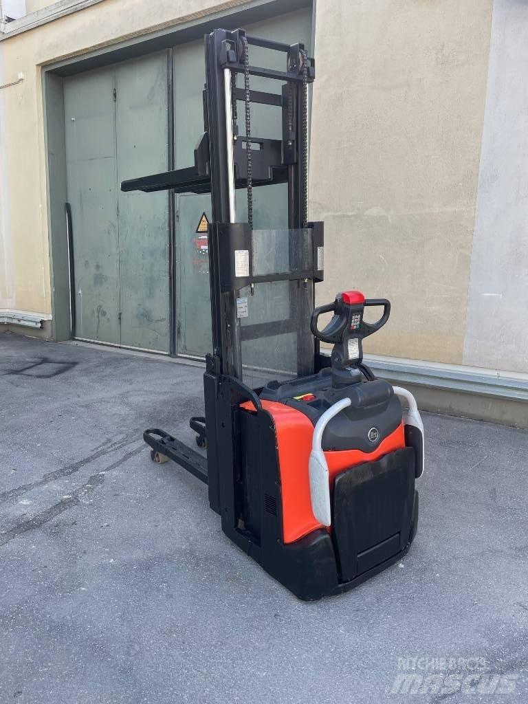 BT SPE 200 D Gaffelstabler med gående fører