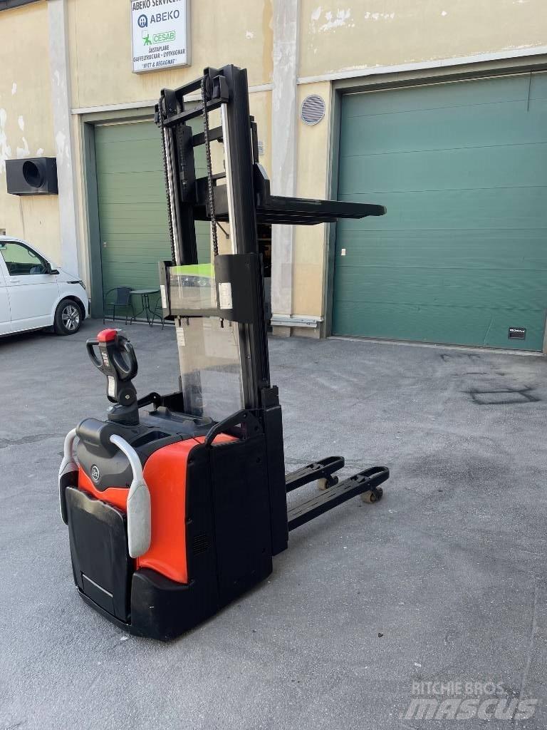 BT SPE 200 D Gaffelstabler med gående fører