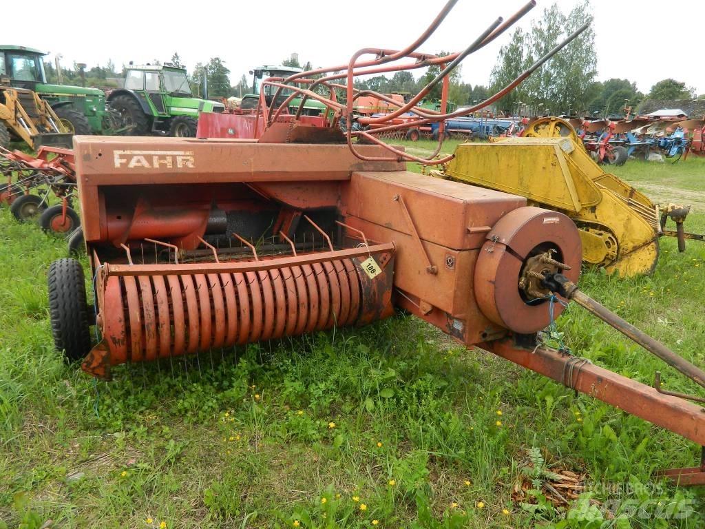 Deutz-Fahr HD300 Pressere til firkantede baller