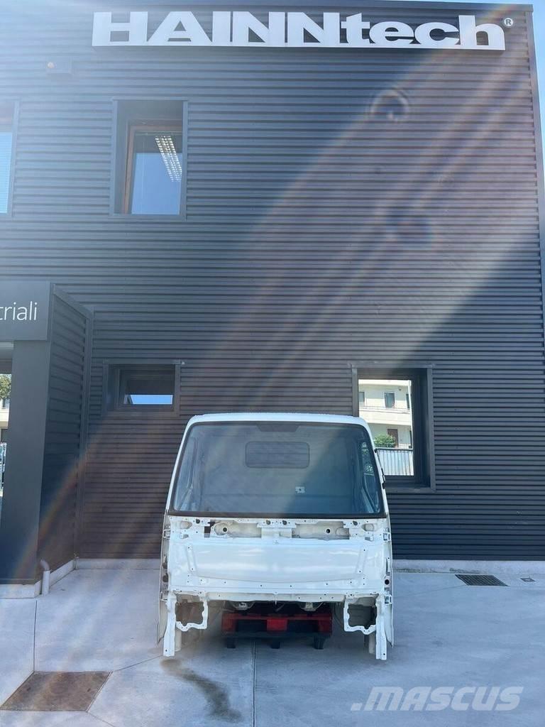 Mitsubishi S MODEL Kabiner og interiør