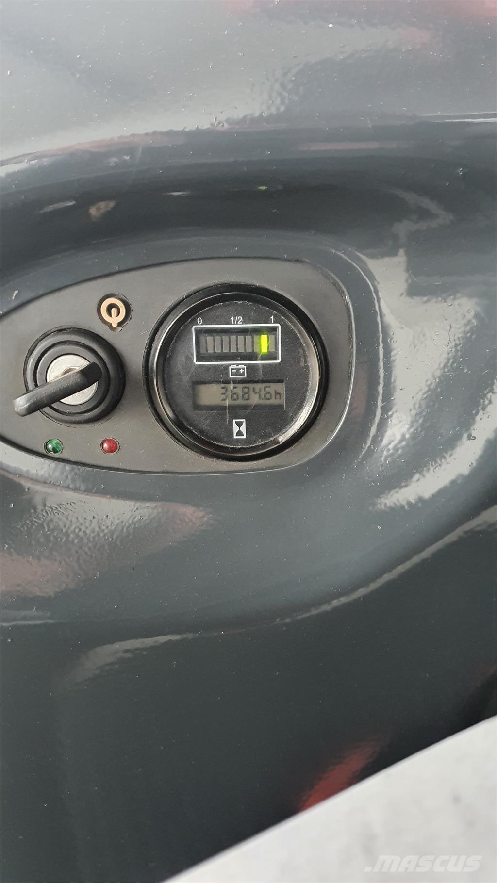 Linde L14AP Selvkørende stablere