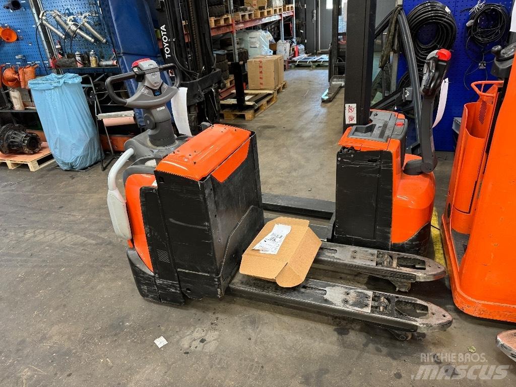 Toyota LPE200 El-palleløftere med platform