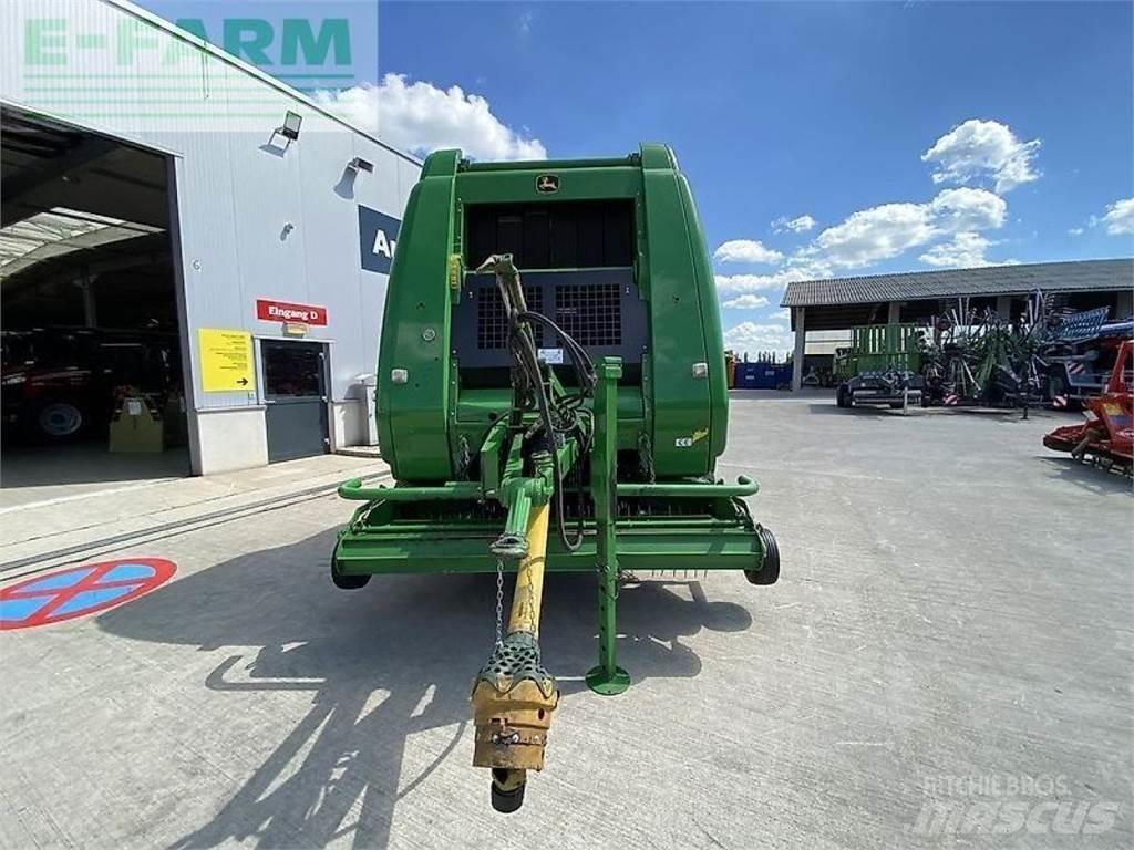 John Deere 864 Pressere til firkantede baller