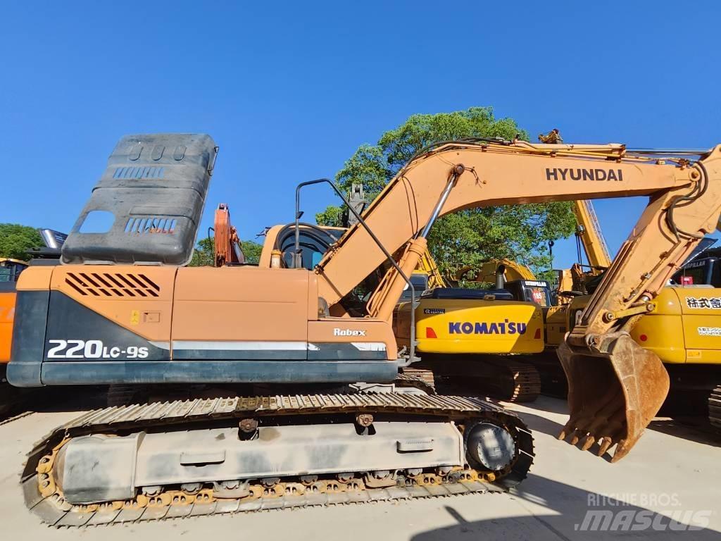 Hyundai Robex 220 LC Gravemaskiner på larvebånd