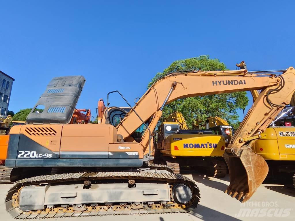 Hyundai Robex 220 LC Gravemaskiner på larvebånd
