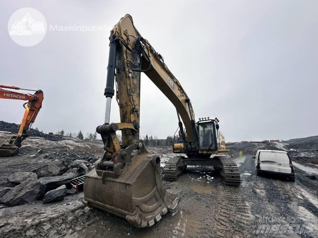 CAT 352 Gravemaskiner på larvebånd