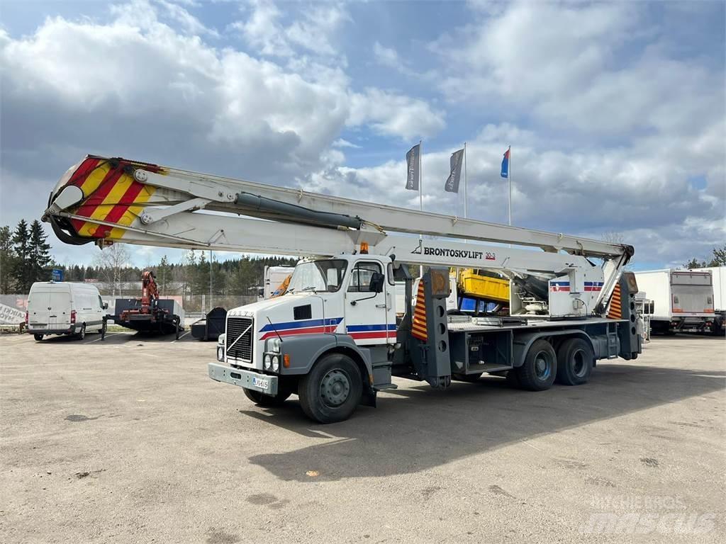 Volvo N12-1-V-6X2 Lastbil med kran