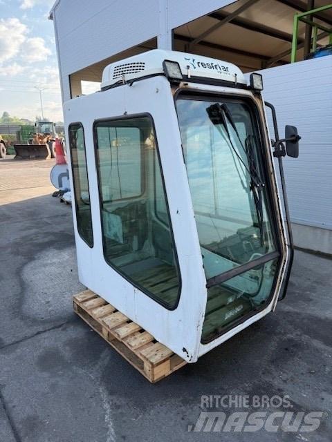 Liebherr CAB SERIE B Kabiner og interiør