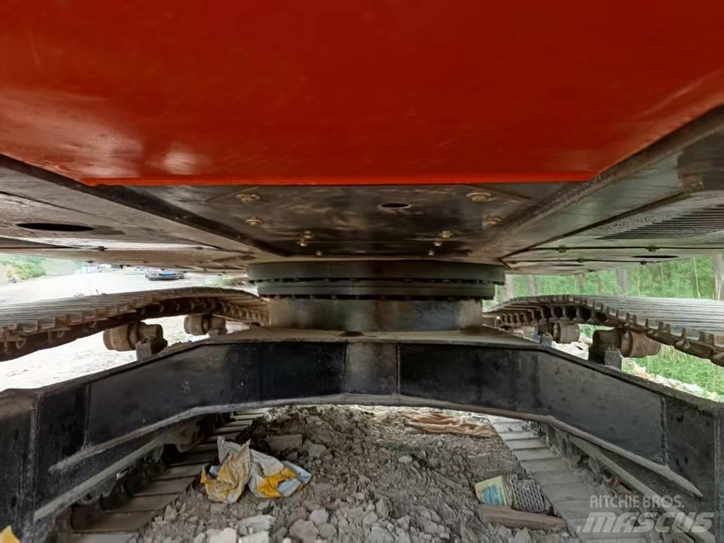 Hitachi ZX200 Gravemaskiner på larvebånd