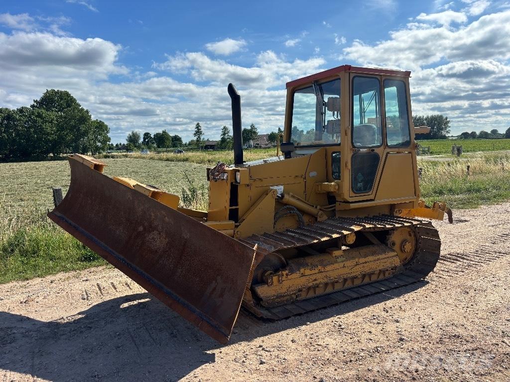 CAT D 4 C Bulldozer på larvebånd