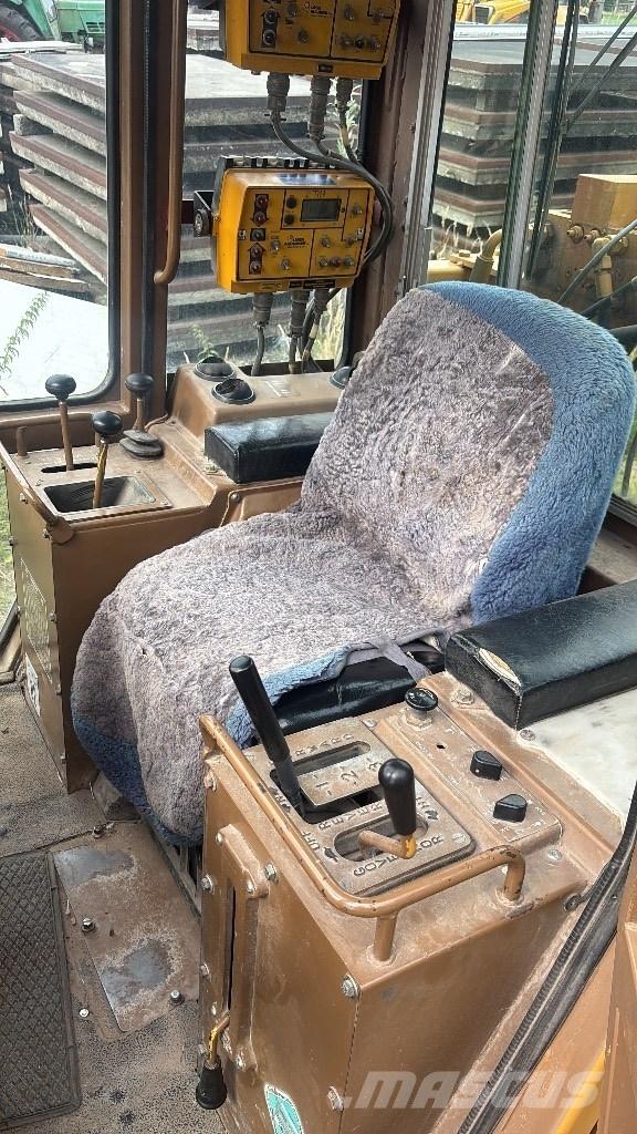 CAT D 4 C Bulldozer på larvebånd