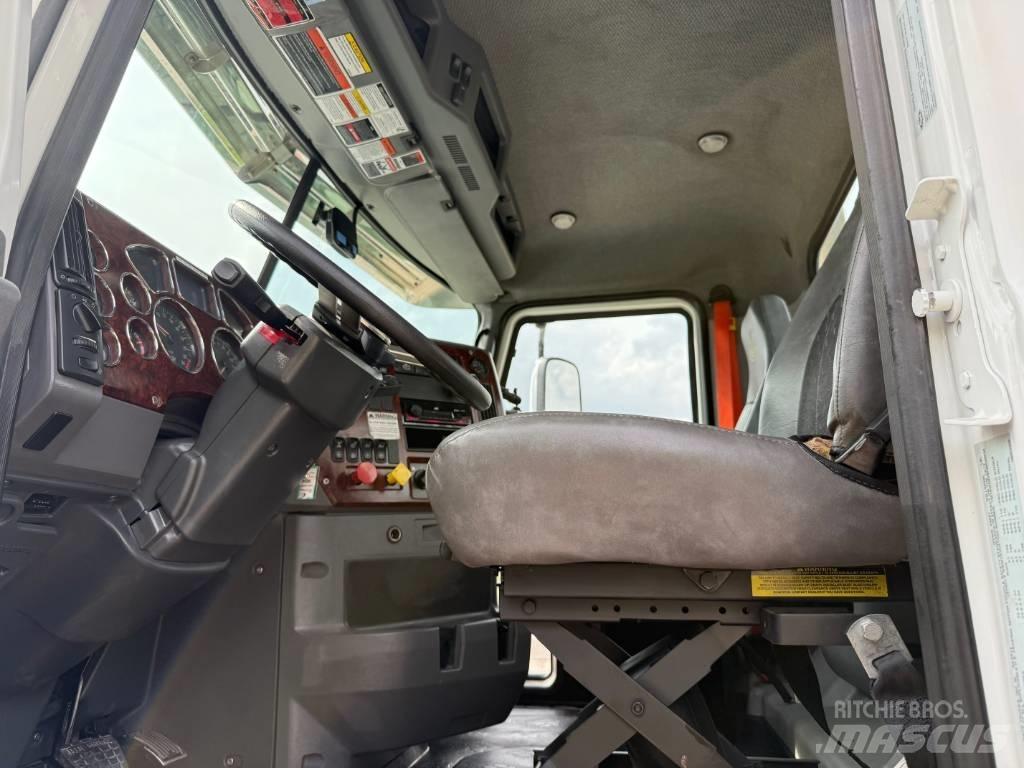 Mack CXU 613 Trækkere