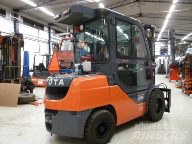 Toyota 52 - 2 - FDJF 35 Diesel gaffeltrucks