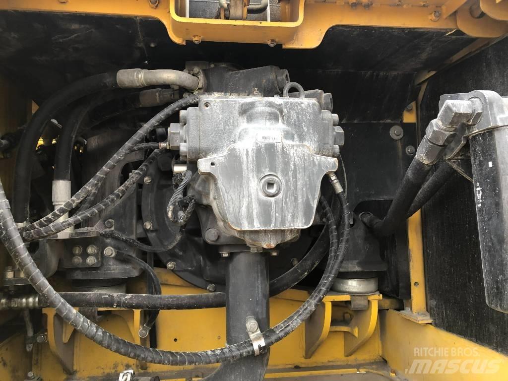 Komatsu 300 -7 Gravemaskiner på larvebånd