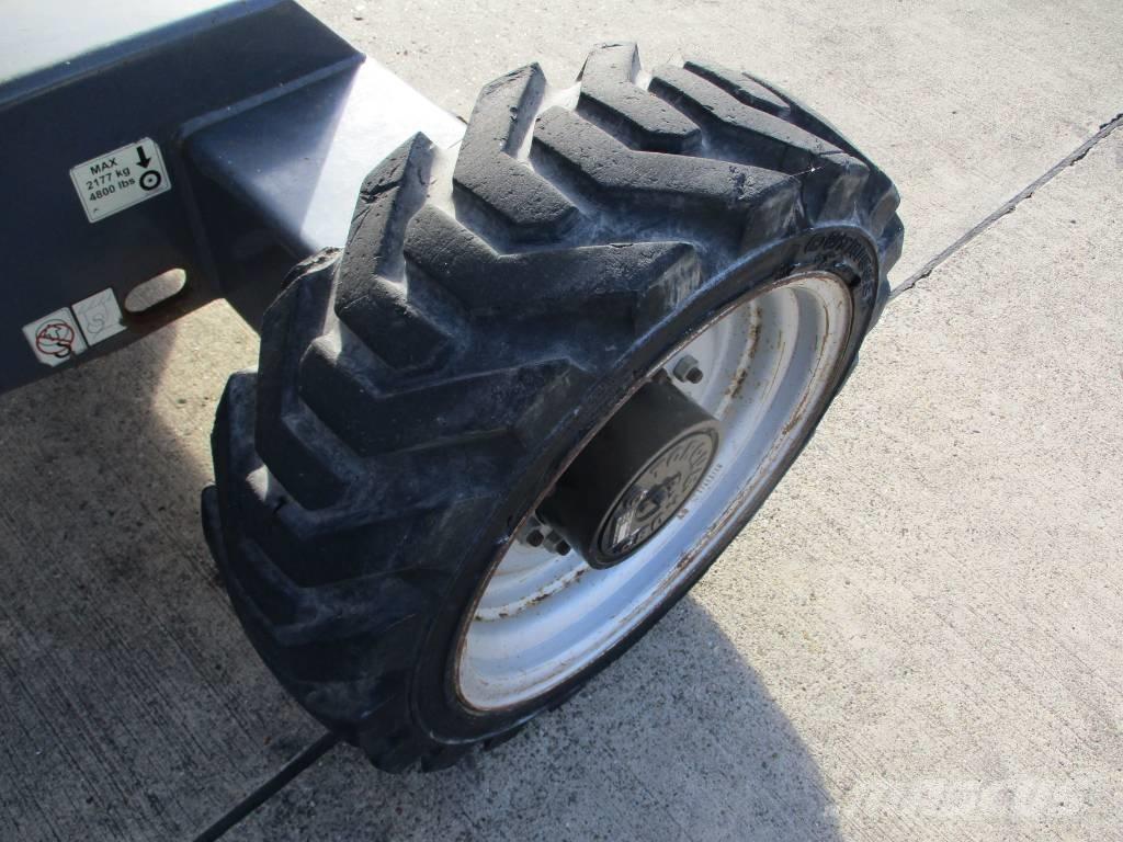 JLG 340 AJ (511) Kompakte selvkørende bomlifte