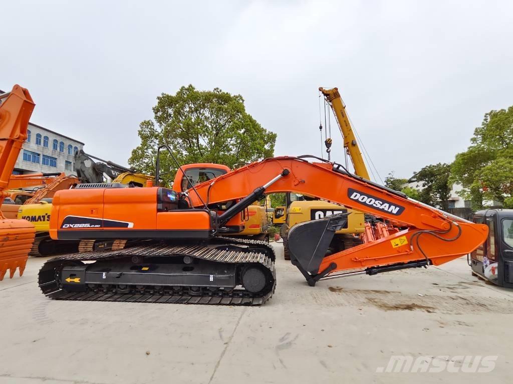 Doosan DX 225 LC Gravemaskiner på larvebånd
