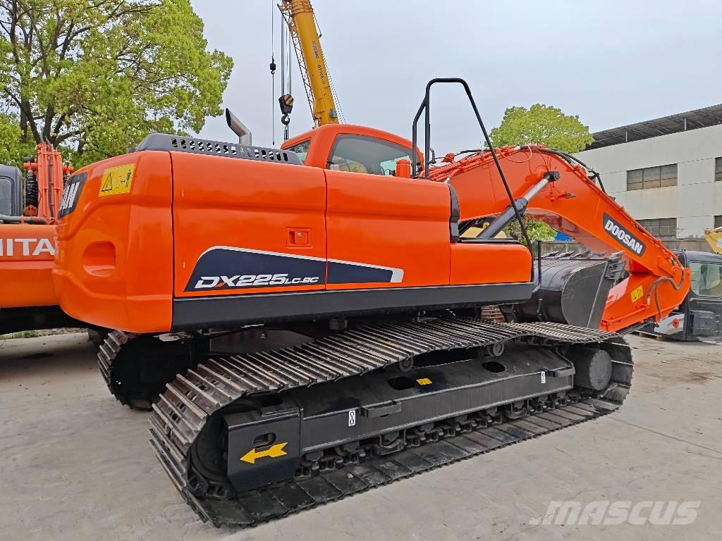 Doosan DX 225 LC Gravemaskiner på larvebånd