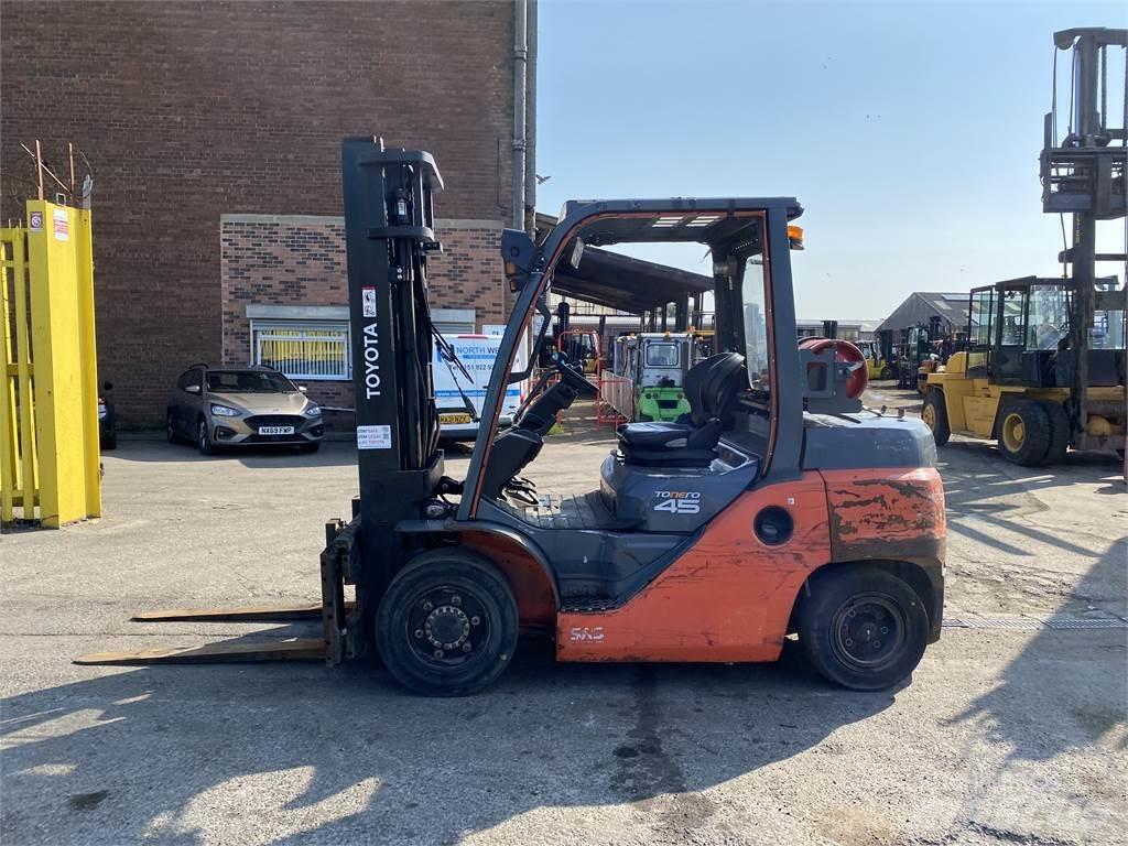 Toyota 8FG40N LPG gaffeltrucks