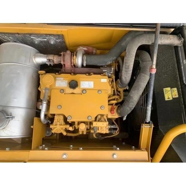 CAT 318d2 Gravemaskiner på larvebånd