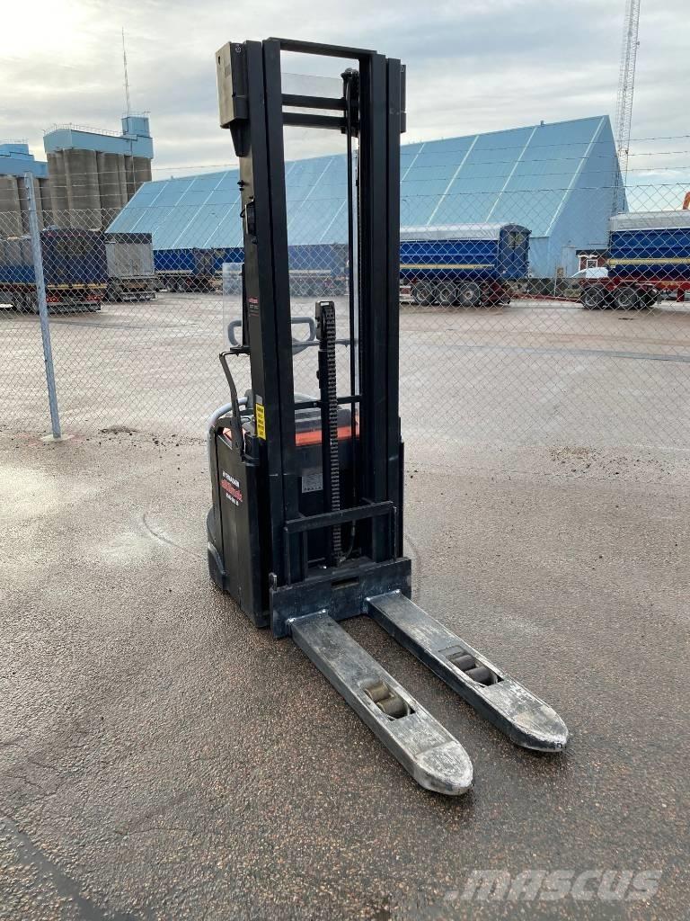 Toyota BT SPE 140 Gaffelstabler med gående fører